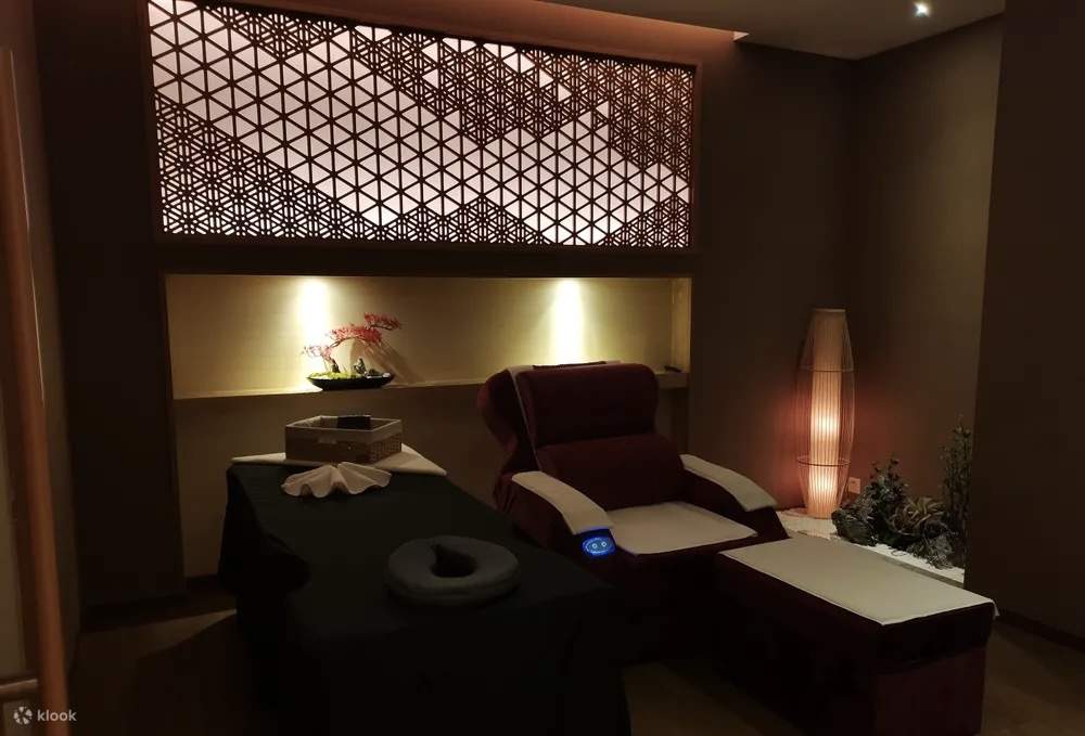 Cozy and quiet massage room